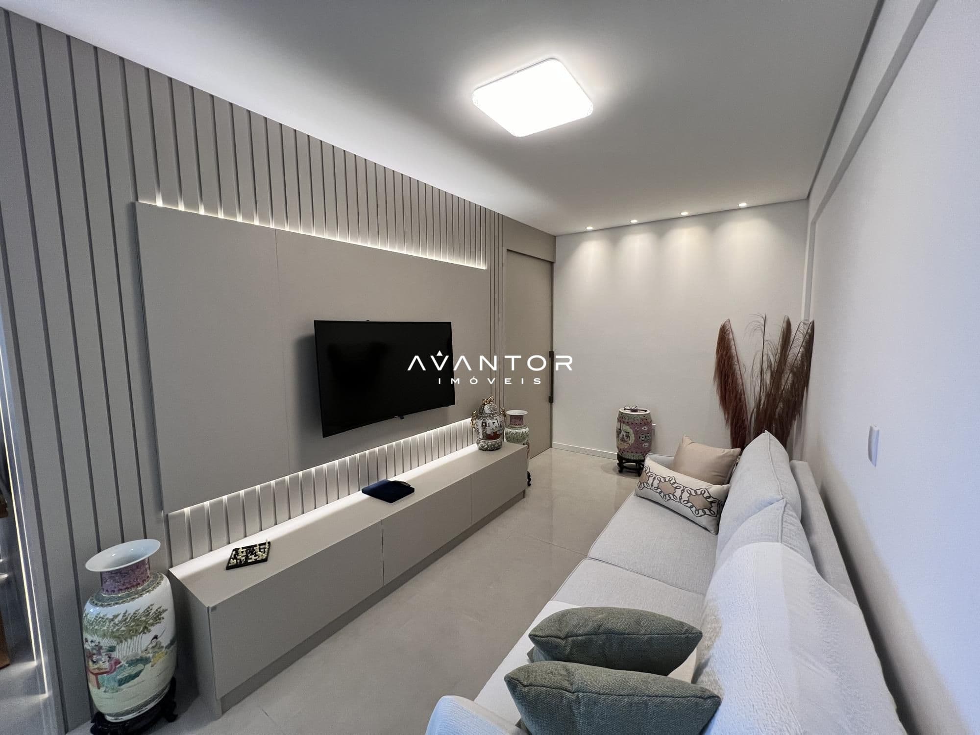 Sala de estar com painel para TV — Apartamento com 3 quartos à venda em Nossa Senhora Medianeira, Santa Maria/RS