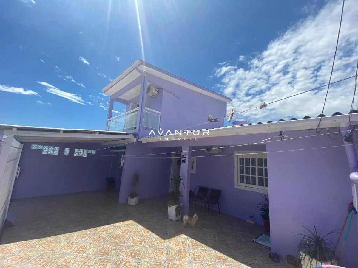 Fachada da casa com garagem — Casa com 3 quartos à venda em Tancredo Neves, Santa Maria/RS