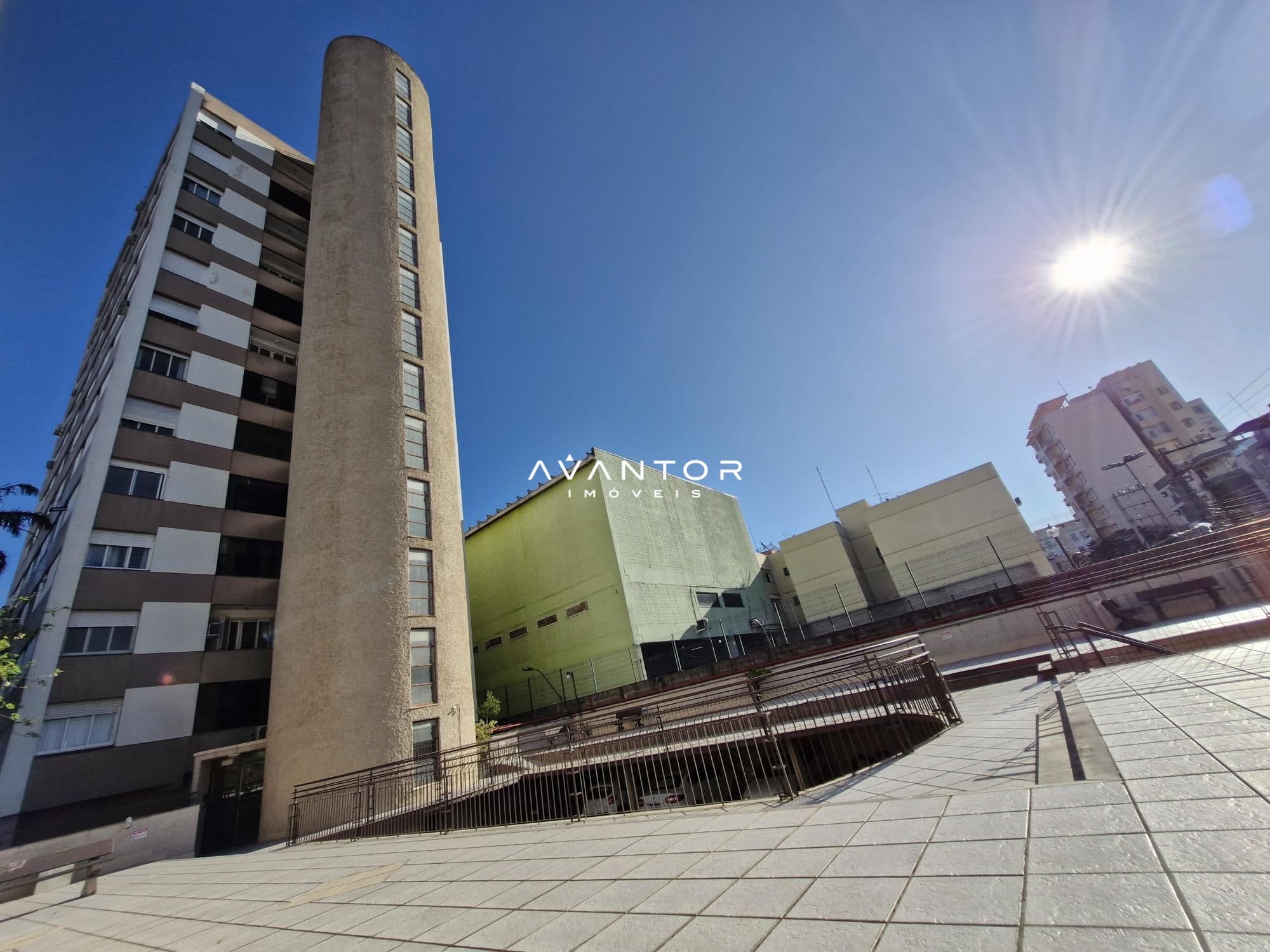 Fachada do prédio com área externa — Apartamento com 4 quartos à venda no Edifício União, em Centro, Santa Maria/RS
