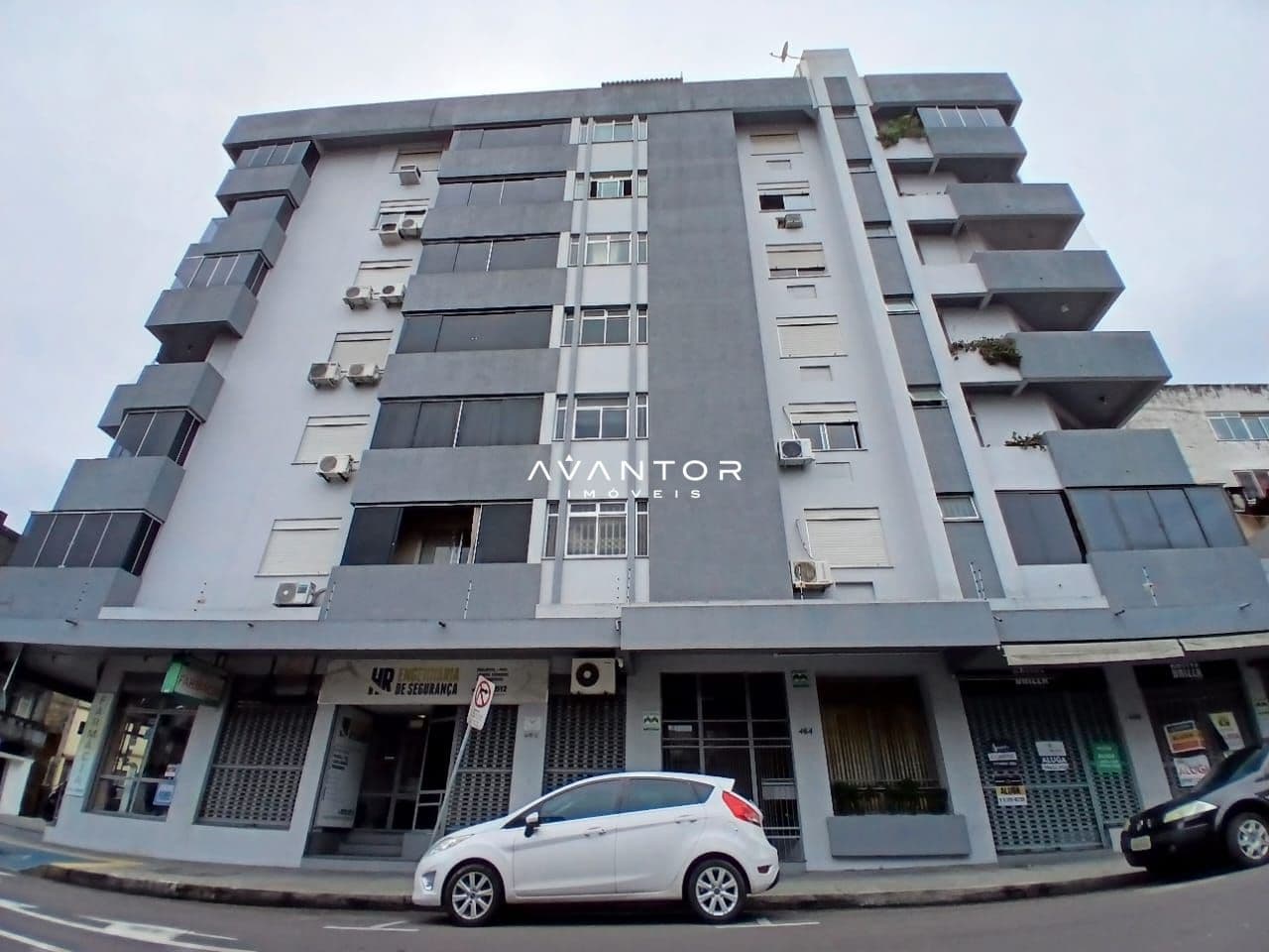 Fachada do prédio com sacadas — Cobertura com 2 quartos à venda em Nossa Senhora de Fátima, Santa Maria/RS