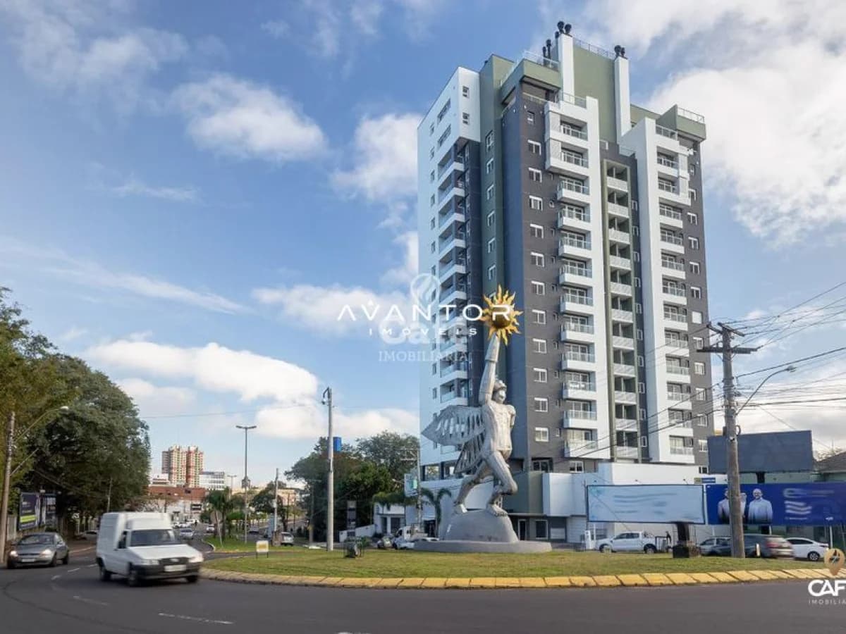 Fachada do prédio com escultura — Residencial Vinicius De Moraes, Nossa Senhora das Dores, Santa Maria/RS