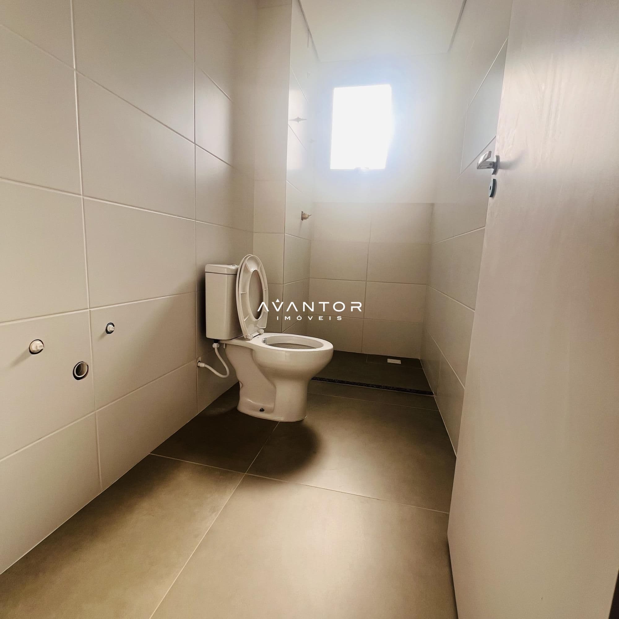 Banheiro social — Apartamento com 2 quartos à venda em Nossa Senhora de Lourdes, Santa Maria/RS