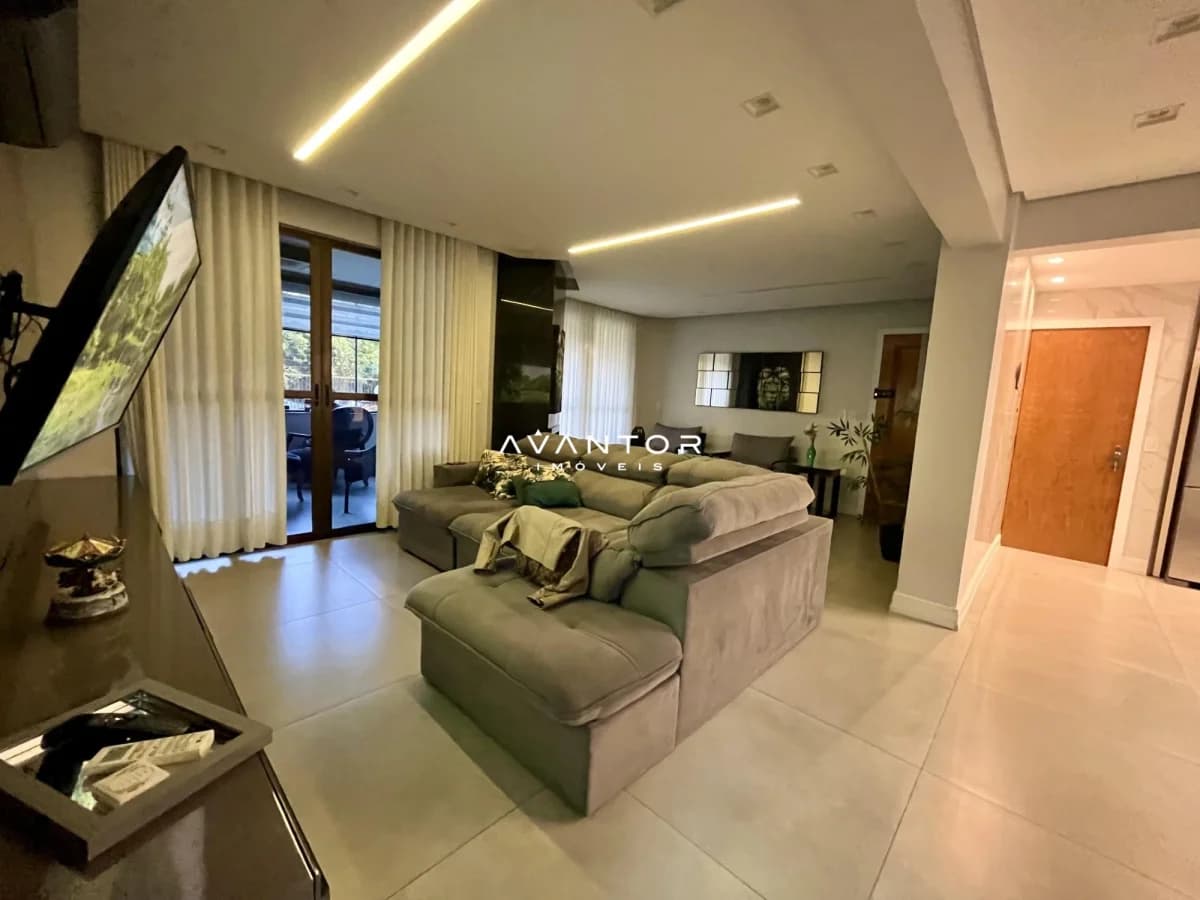 Sala de estar com sofás e sacada — Apartamento com 3 quartos à venda em Nossa Senhora de Lourdes, Santa Maria/RS