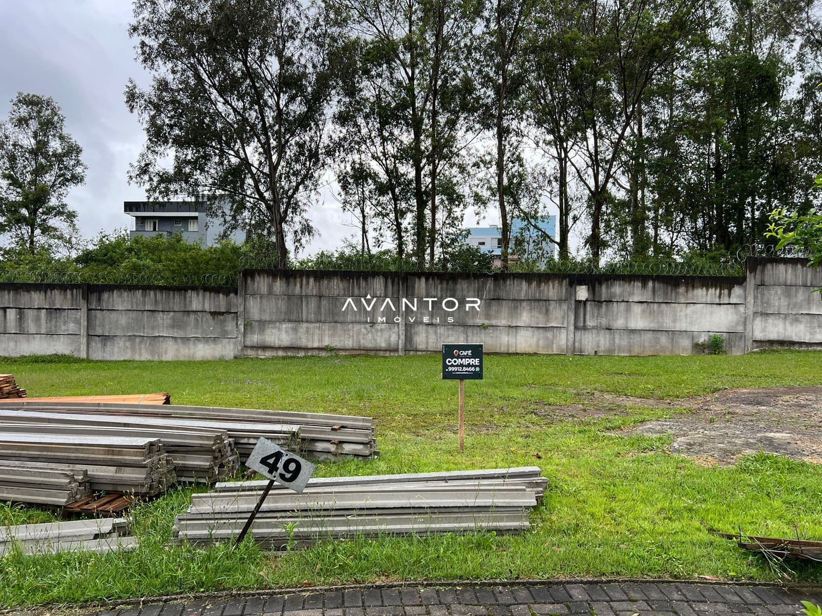 Terreno com demarcação e cerca — Terreno à venda no Condomínio Bauhaus, em Camobi, Santa Maria/RS