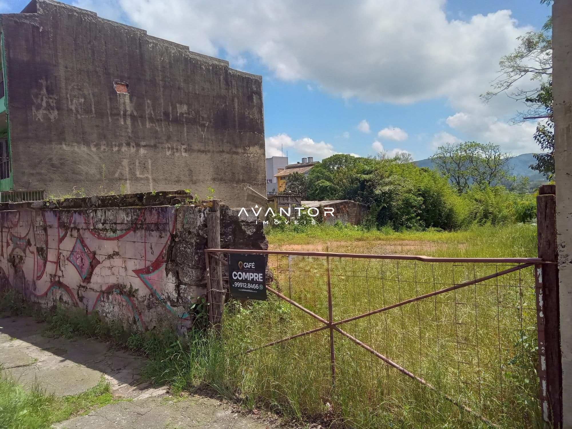 Terreno com construção — Terreno à venda em Centro, Santa Maria/RS