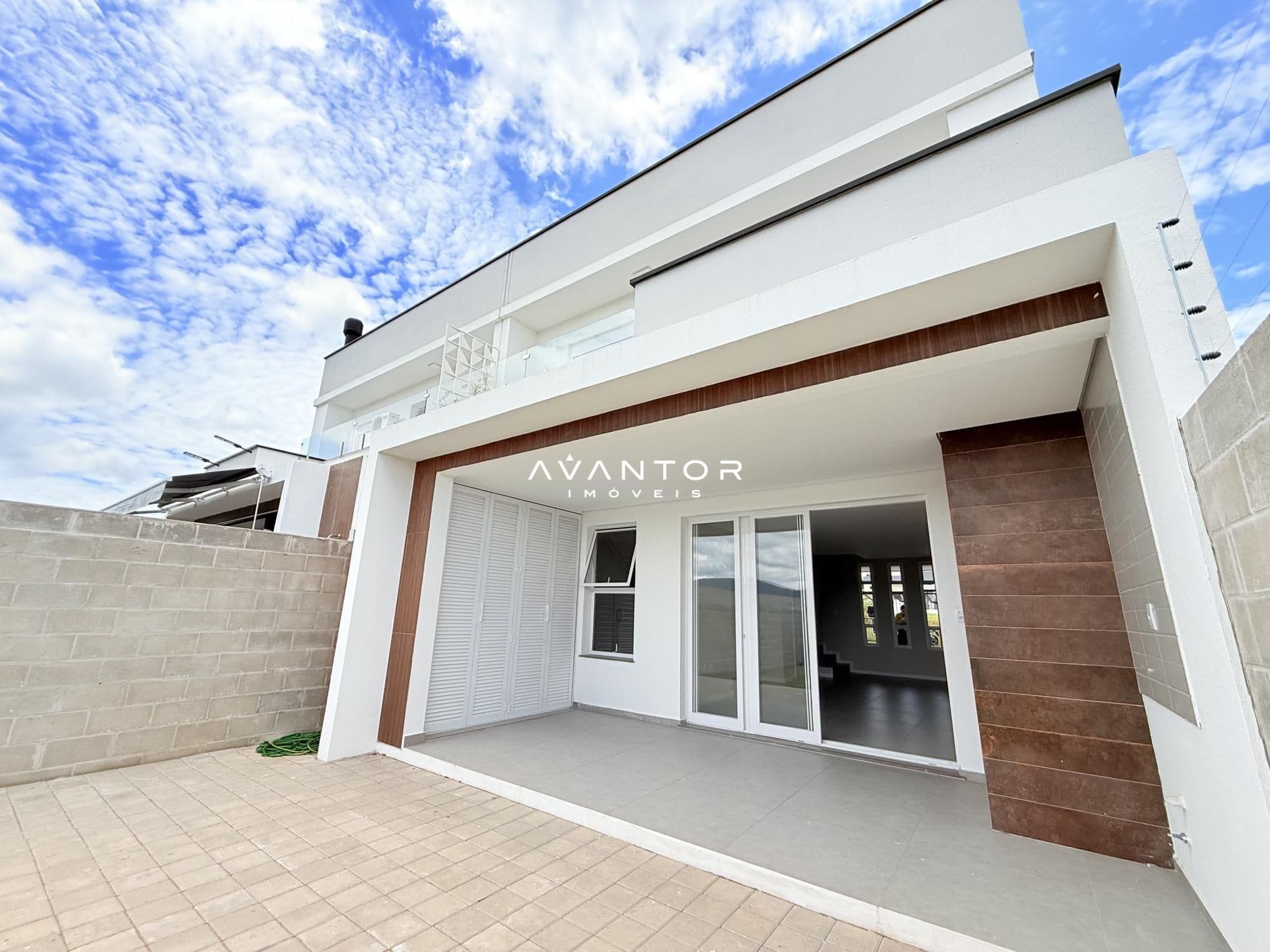 Fachada da casa com entrada frontal — Casa com 3 quartos à venda em Camobi, Santa Maria/RS