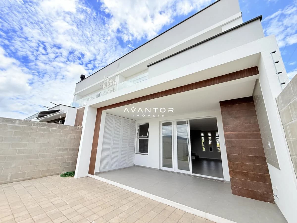 Fachada da casa com entrada frontal — Casa com 3 quartos à venda em Camobi, Santa Maria/RS