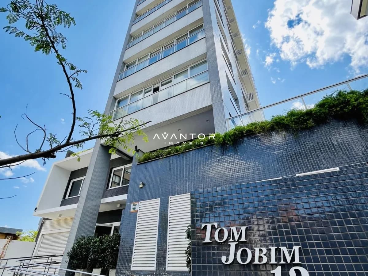 Fachada do prédio com entrada — Apartamento com 3 quartos à venda em Nossa Senhora de Lourdes, Santa Maria/RS