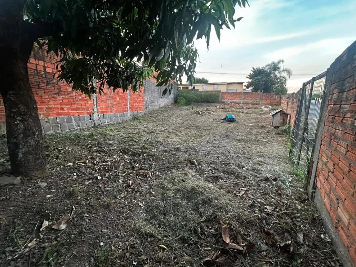 Terreno com muro de alvenaria — Terreno à venda em Nova Santa Marta, Santa Maria/RS