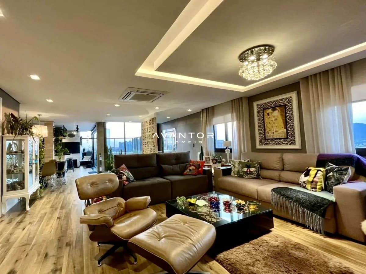 Sala de estar com sofás e poltrona — Cobertura com 3 quartos à venda no Residencial Solar Imperial, em Centro, Santa Maria/RS