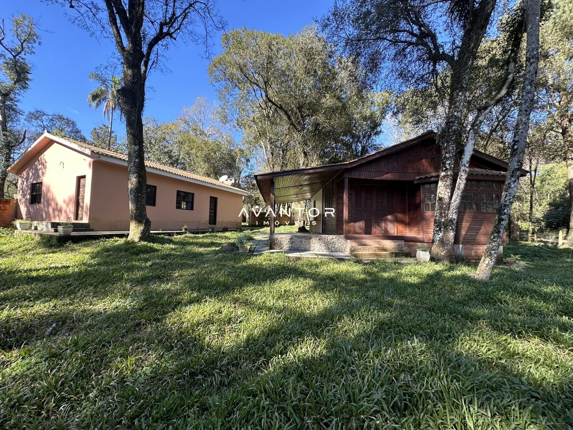 Fachada da casa com terreno arborizado — Casa com 5 quartos à venda em Etelvina, Itaara/RS