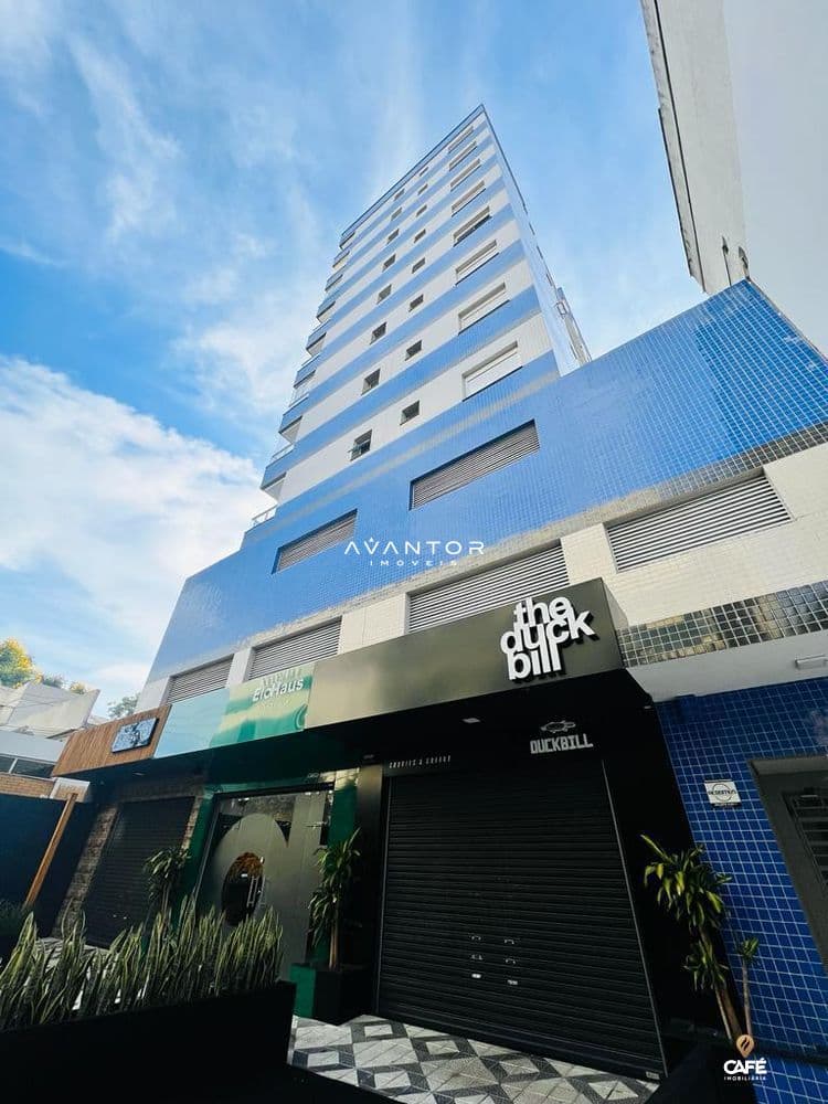 Fachada do prédio com lojas térreo — Apartamento com 1 quarto à venda no Dom Valmor, em Centro, Santa Maria/RS