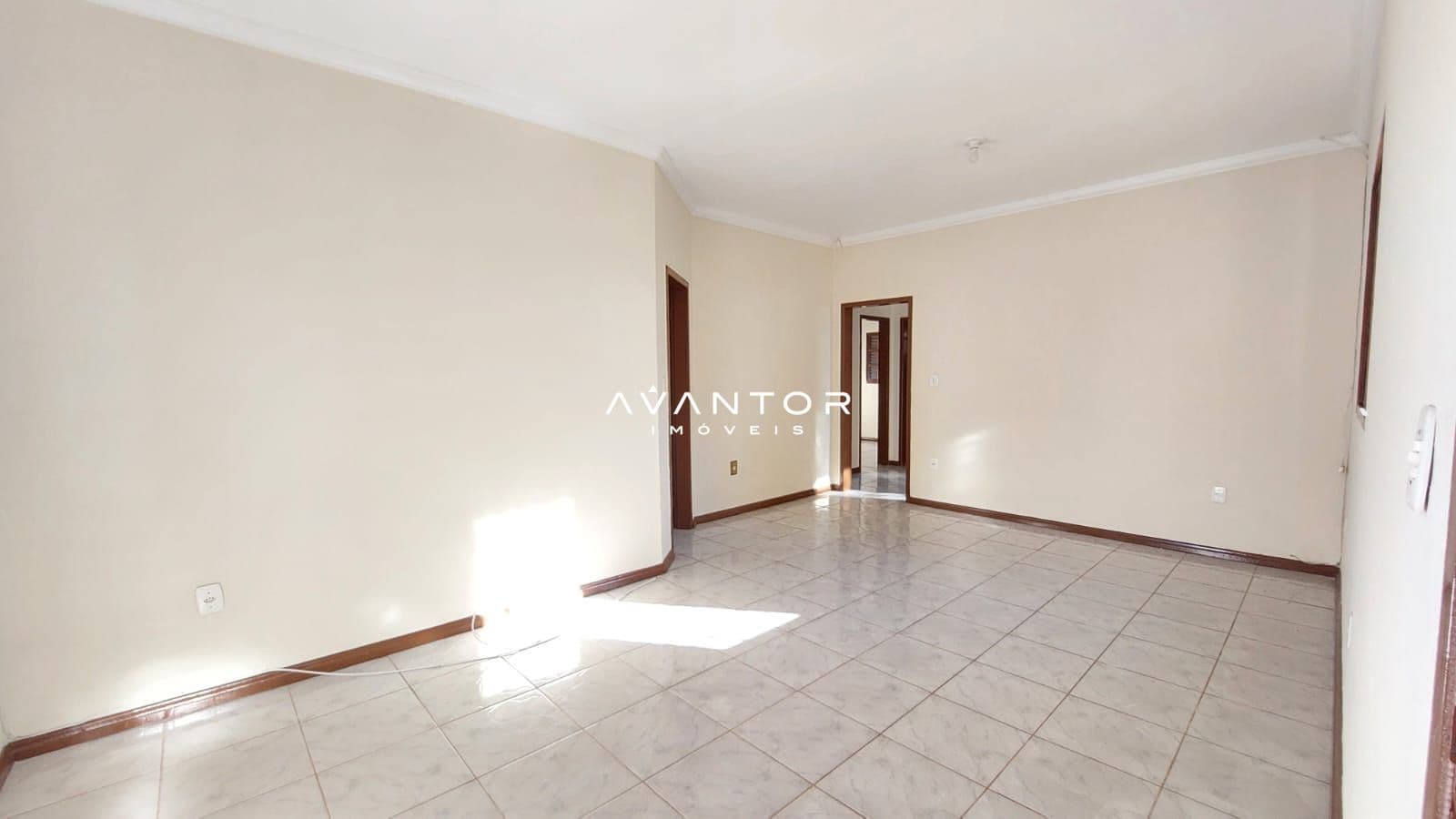 Sala de estar com piso em cerâmica — Casa com 3 quartos à venda em Passo D'Areia, Santa Maria/RS