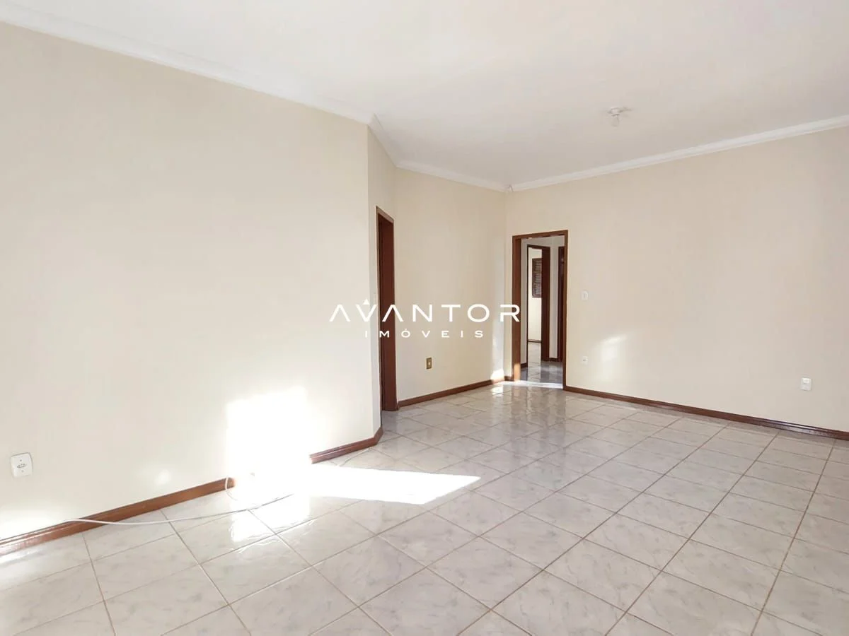 Sala de estar com piso em cerâmica — Casa com 3 quartos à venda em Passo D'Areia, Santa Maria/RS