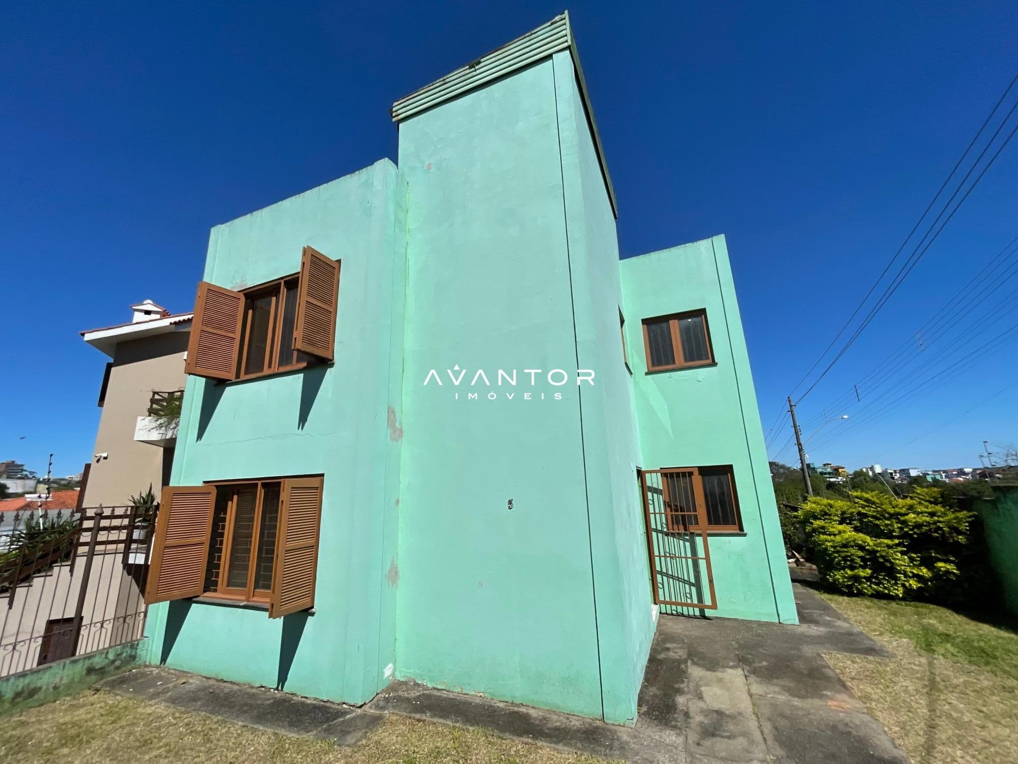 Fachada da casa com pintura azul claro — Apartamento com 2 quartos à venda em Noal, Santa Maria/RS