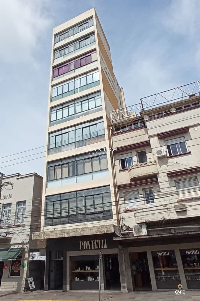 Fachada do prédio com sacadas — Sala Comercial com 2 salas à venda no Edifício das Clínicas, em Centro, Santa Maria/RS
