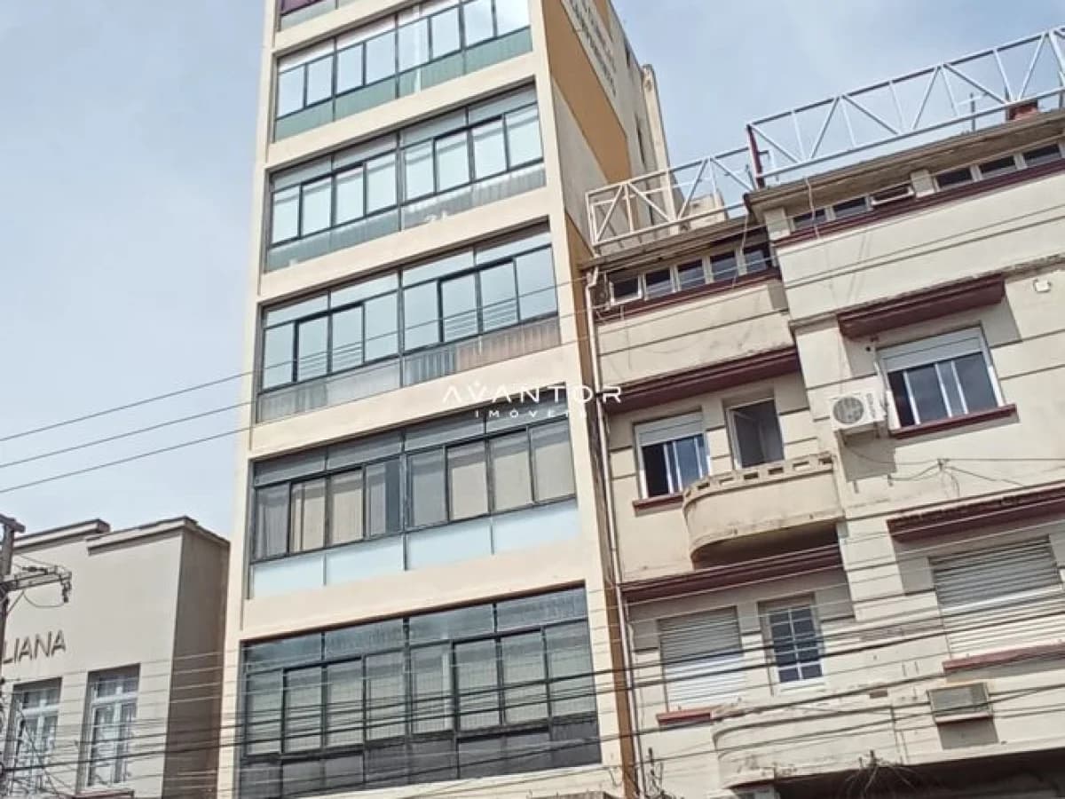 Fachada do prédio com sacadas — Sala Comercial com 2 salas à venda no Edifício das Clínicas, em Centro, Santa Maria/RS