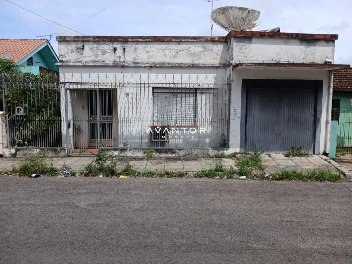 Fachada da casa com garagem — Casa com 2 quartos à venda em Nonoai, Santa Maria/RS