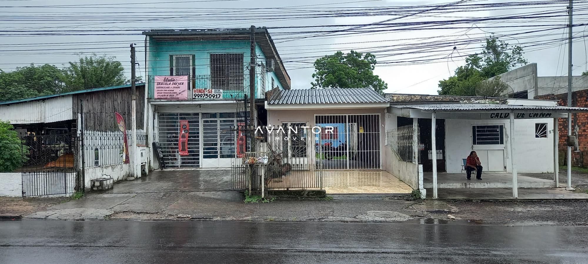 Fachada da casa com garagem — Casa Comercial com 2 salas à venda em Pinheiro Machado, Santa Maria/RS
