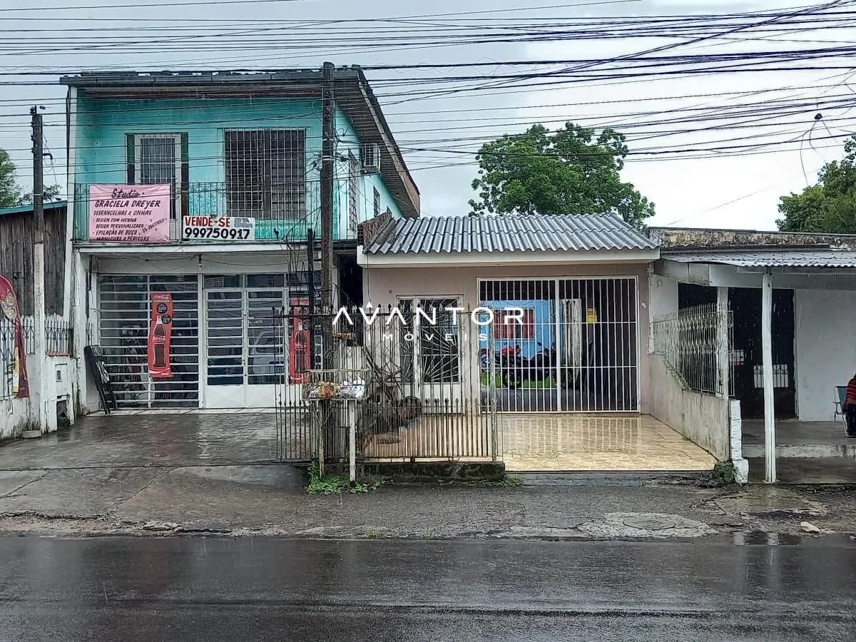 Fachada da casa com garagem — Casa Comercial com 2 salas à venda em Pinheiro Machado, Santa Maria/RS