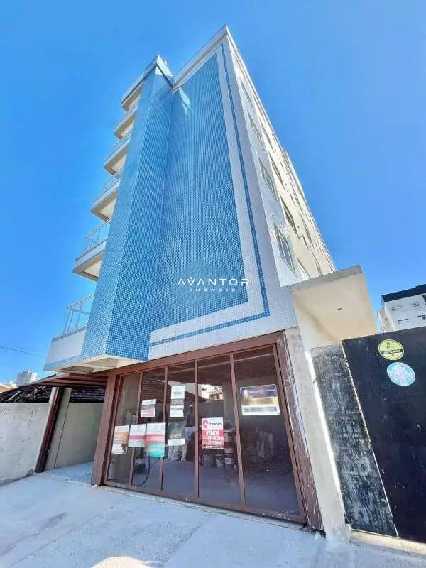 Fachada do prédio com revestimento azul — Apartamento com 1 quarto à venda em Centro, Santa Maria/RS
