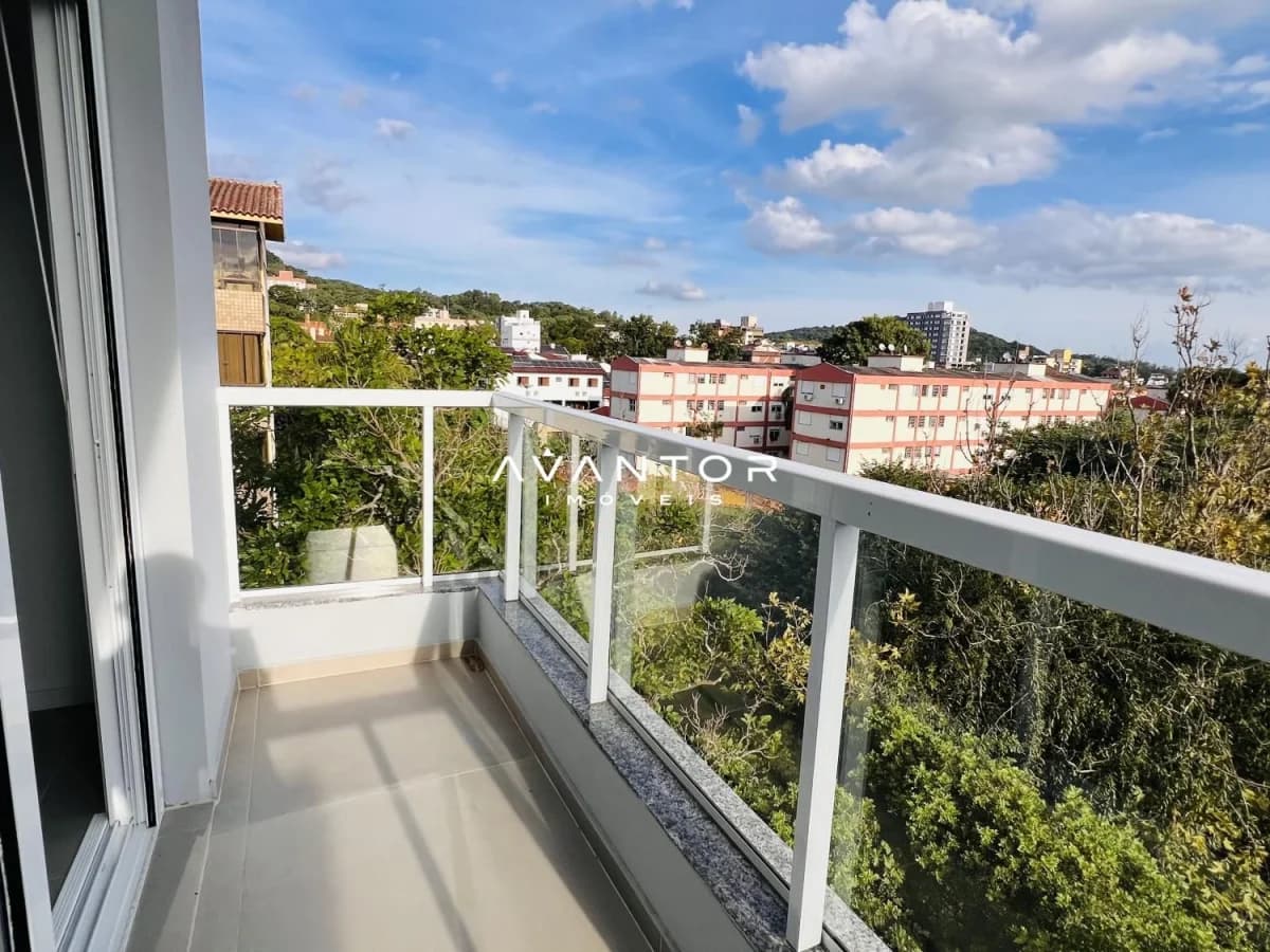 Sacada com vista para a cidade — Apartamento com 2 quartos à venda em Nossa Senhora de Lourdes, Santa Maria/RS