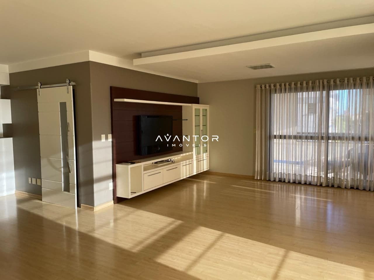 Apartamento com 3 quartos à venda no Residencial Royal Victoria, em Nossa Senhora Medianeira, Santa Maria/RS — foto 2 de 22