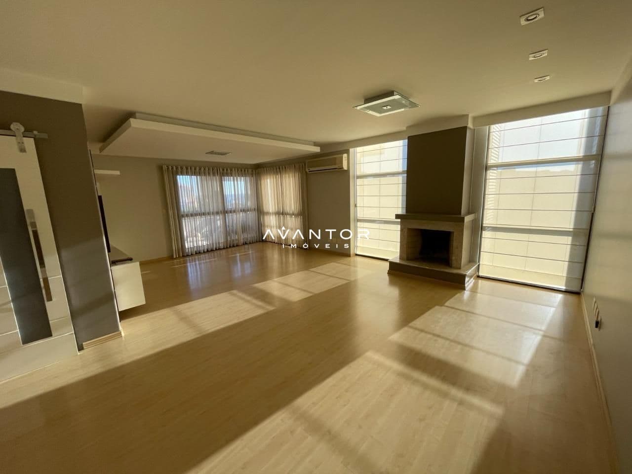 Apartamento com 3 quartos à venda no Residencial Royal Victoria, em Nossa Senhora Medianeira, Santa Maria/RS — foto 3 de 22