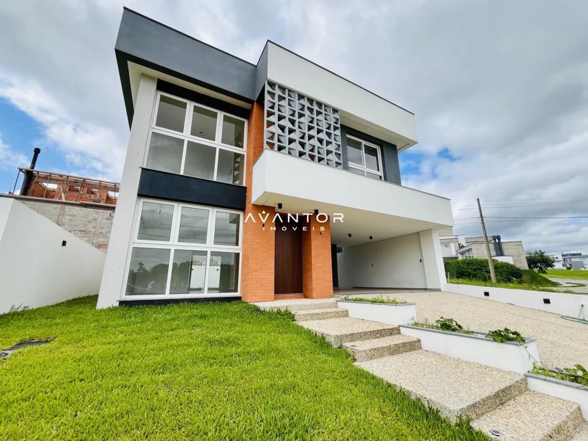 Fachada da casa com garagem — Casa com 3 quartos à venda no Residencial Real Park, em Tomazetti, Santa Maria/RS