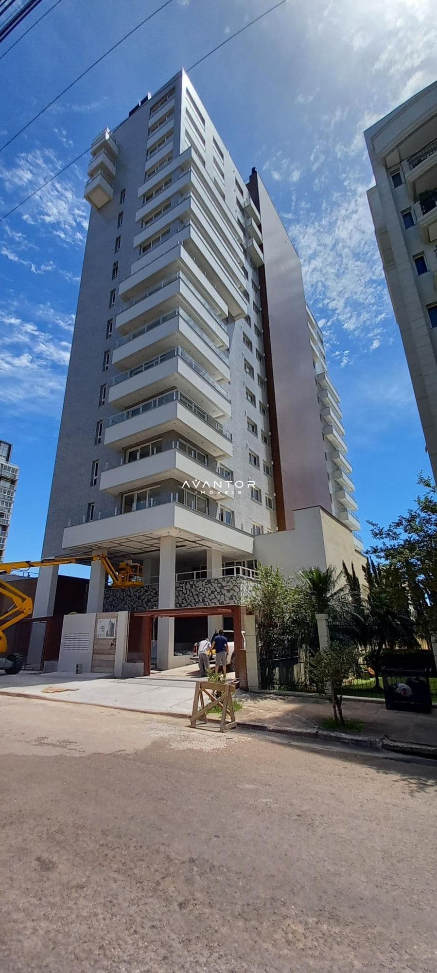 Fachada do prédio com sacadas — Apartamento com 3 quartos à venda em Nossa Senhora de Lourdes, Santa Maria/RS