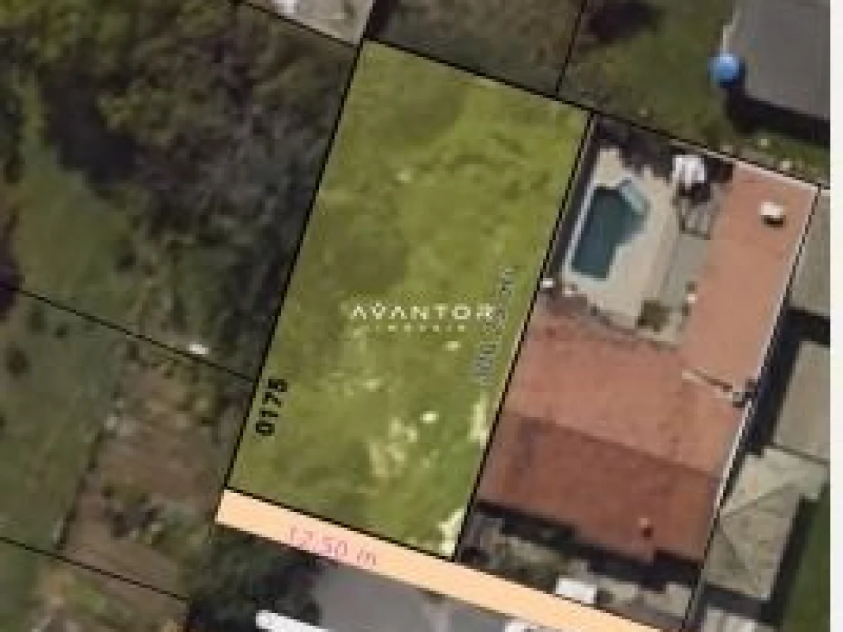 Terreno com construção e piscina — Terreno à venda em Pinheiro Machado, Santa Maria/RS