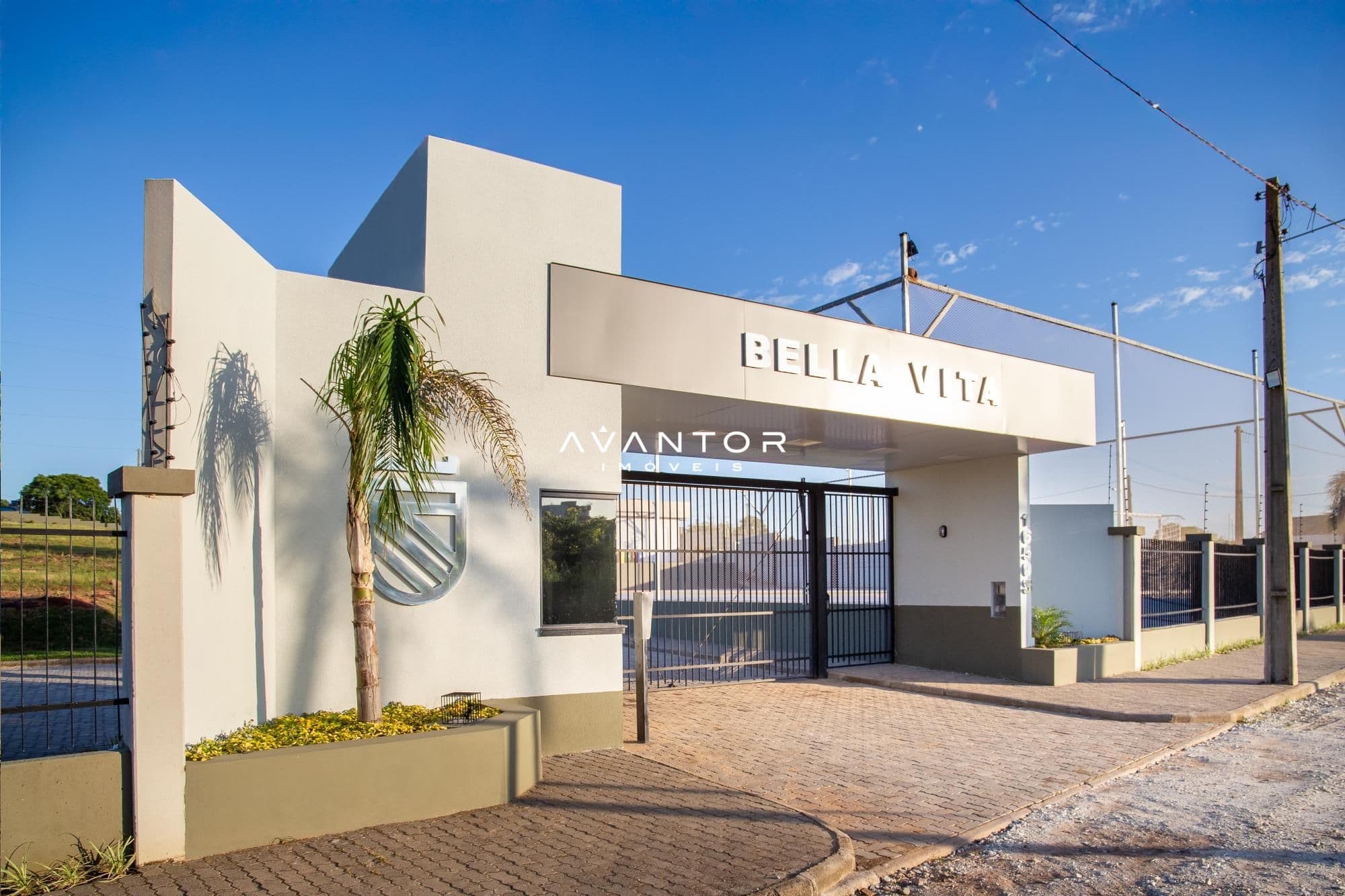 Fachada da casa com entrada e portão — Terreno à venda no Bella Vita, em Walter, São Sepé/RS