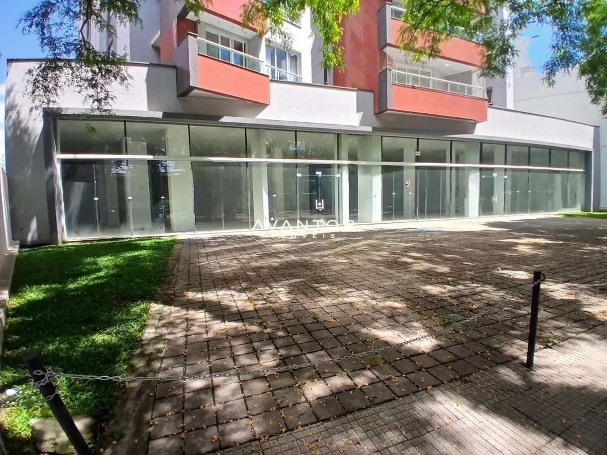 Fachada do prédio com pátio frontal — Loja com 1 sala à venda em Centro, Santa Maria/RS