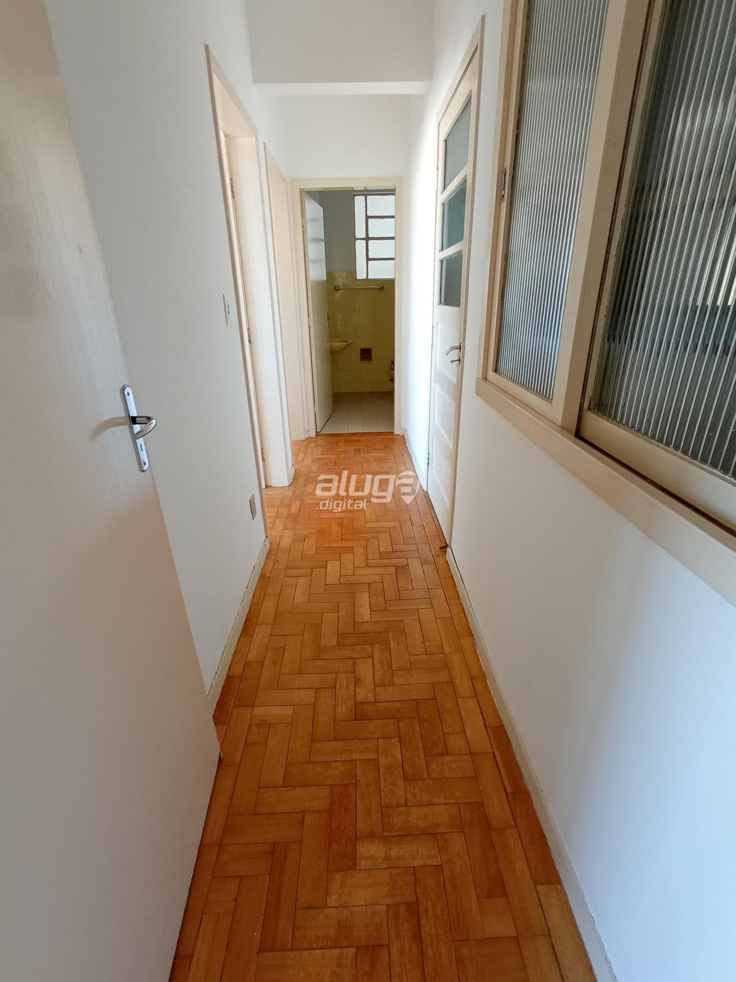 Apartamento no Centro De 2 Dormitórios, Sala Ampla, Banheiro Social, Cozinha, Banheiro Aux — Apartamento com 2 quartos à venda em Centro, Santa Maria/RS