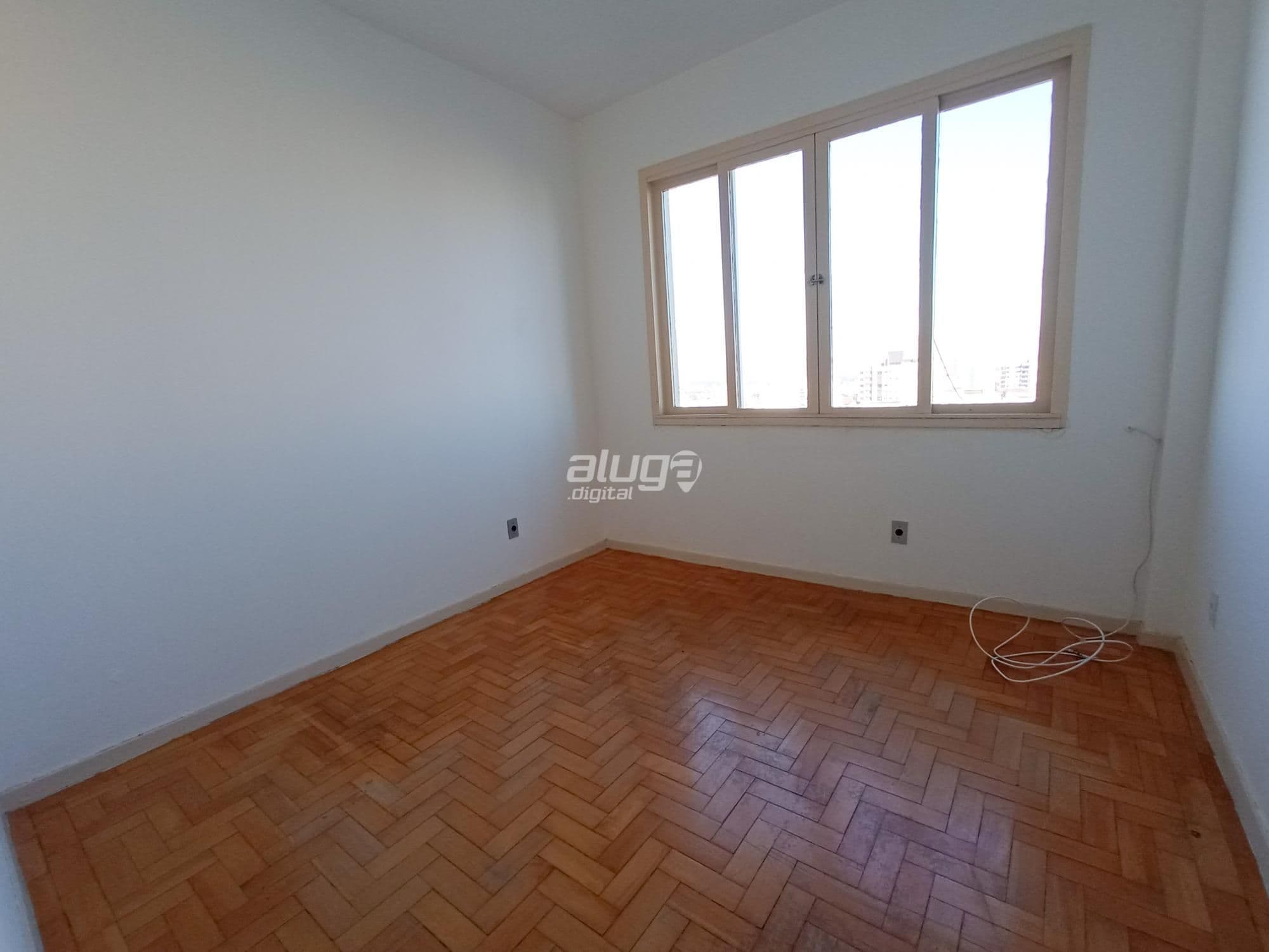 Apartamento no Centro De 2 Dormitórios, Sala Ampla, Banheiro Social, Cozinha, Banheiro Aux — Apartamento com 2 quartos à venda em Centro, Santa Maria/RS