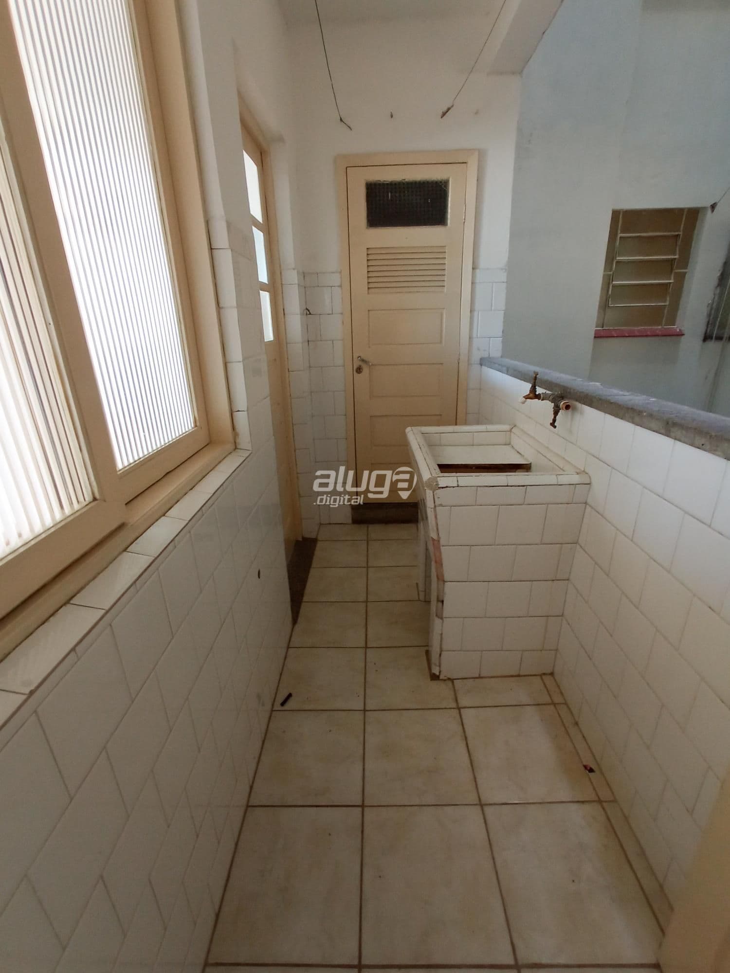 Apartamento no Centro De 2 Dormitórios, Sala Ampla, Banheiro Social, Cozinha, Banheiro Aux — Apartamento com 2 quartos à venda em Centro, Santa Maria/RS