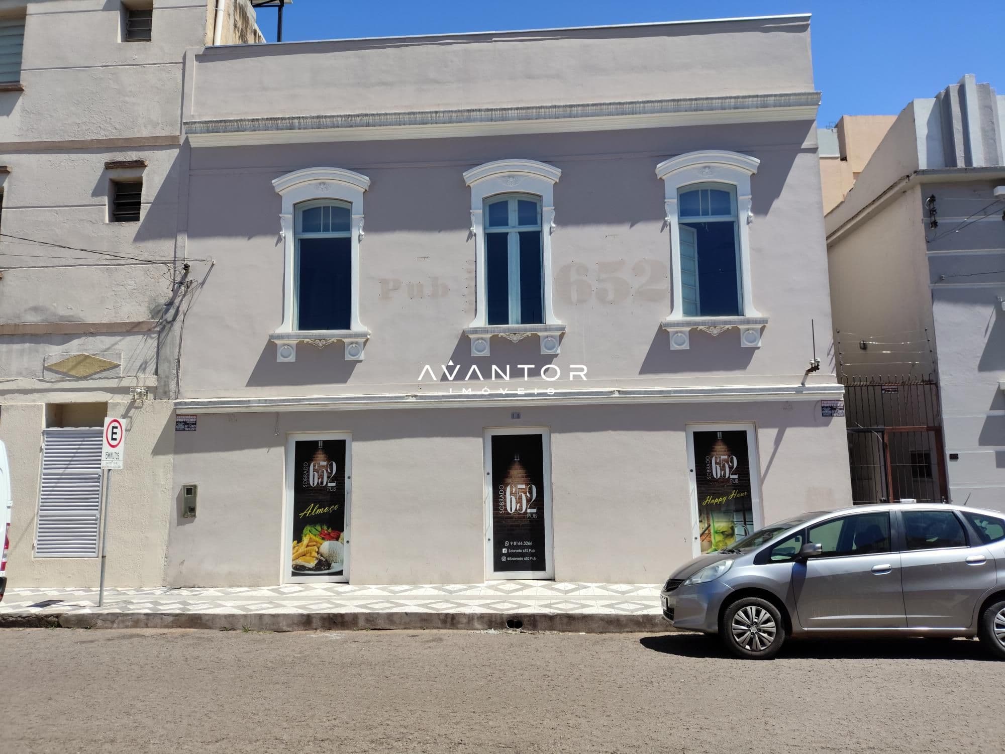 Fachada do prédio com três janelas — Prédio Comercial com 2 salas à venda em Nossa Senhora do Rosário, Santa Maria/RS