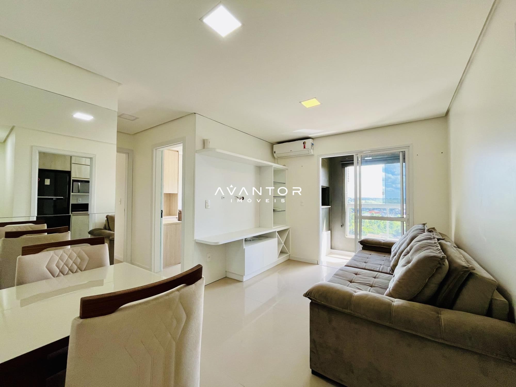 Sala de estar integrada à cozinha com sacada — Apartamento com 2 quartos à venda em Uglione, Santa Maria/RS
