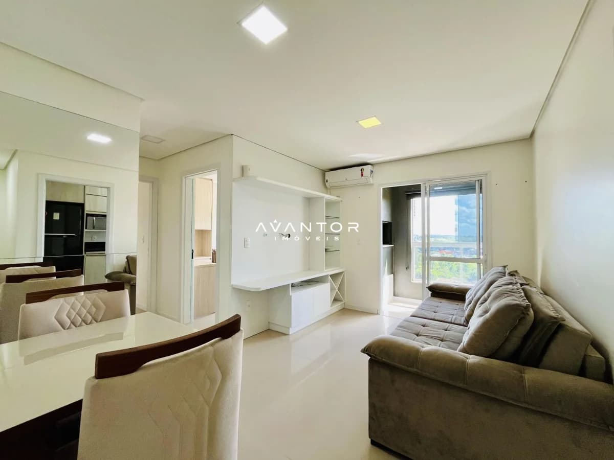 Sala de estar integrada à cozinha com sacada — Apartamento com 2 quartos à venda em Uglione, Santa Maria/RS