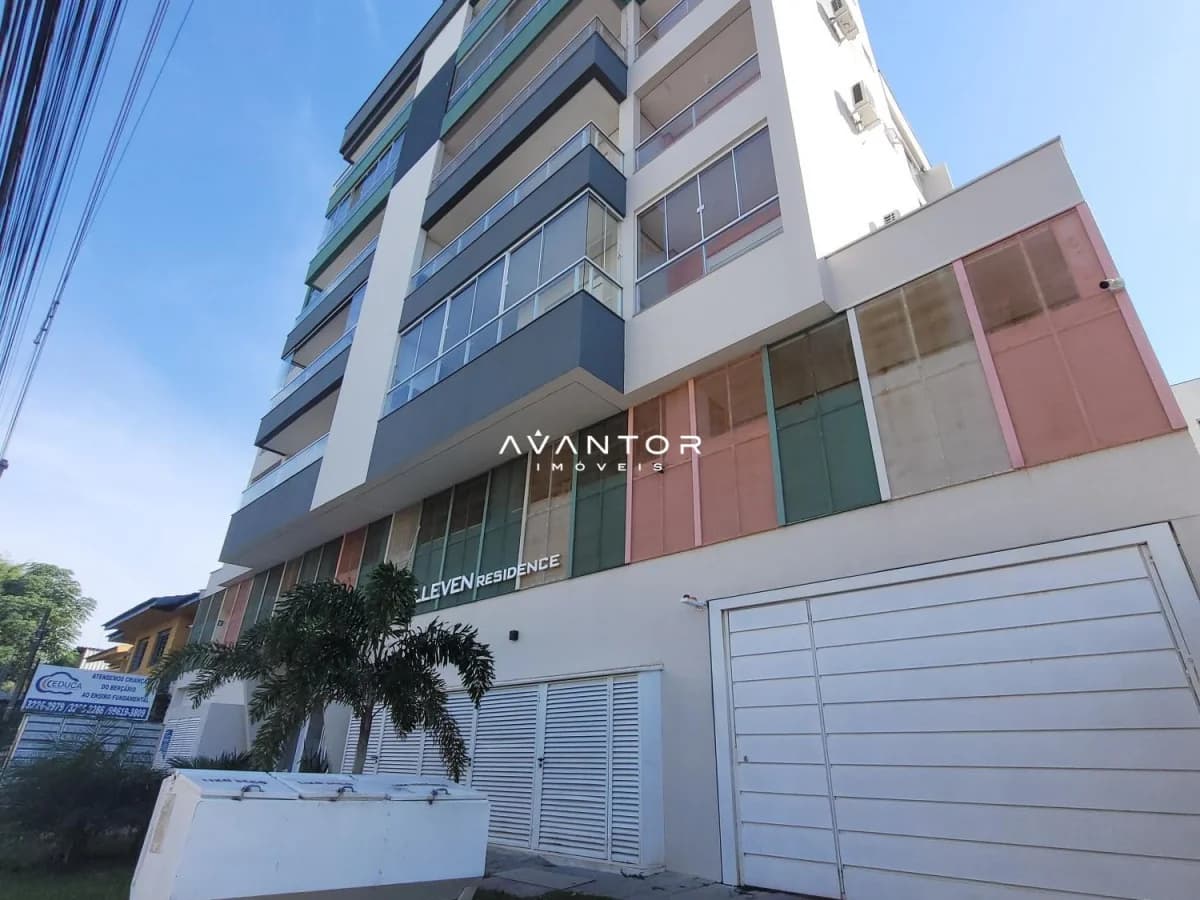 Fachada do prédio com garagem — Apartamento com 1 quarto à venda no Residencial Elleven, em Camobi, Santa Maria/RS