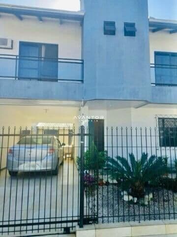 Fachada da casa com garagem — Casa com 5 quartos à venda em Estados, Balneário Camboriú/SC