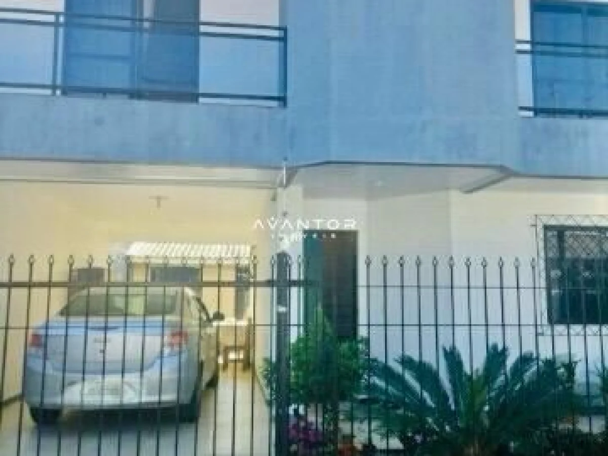 Fachada da casa com garagem — Casa com 5 quartos à venda em Estados, Balneário Camboriú/SC