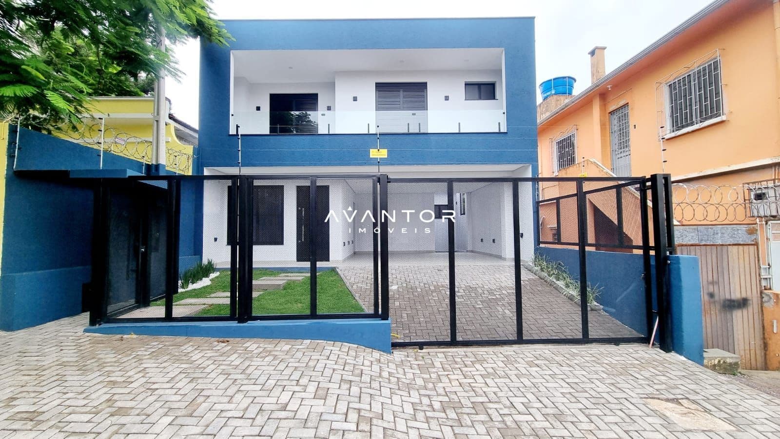 Fachada da casa com garagem — Casa com 3 quartos à venda em Nossa Senhora do Rosário, Santa Maria/RS