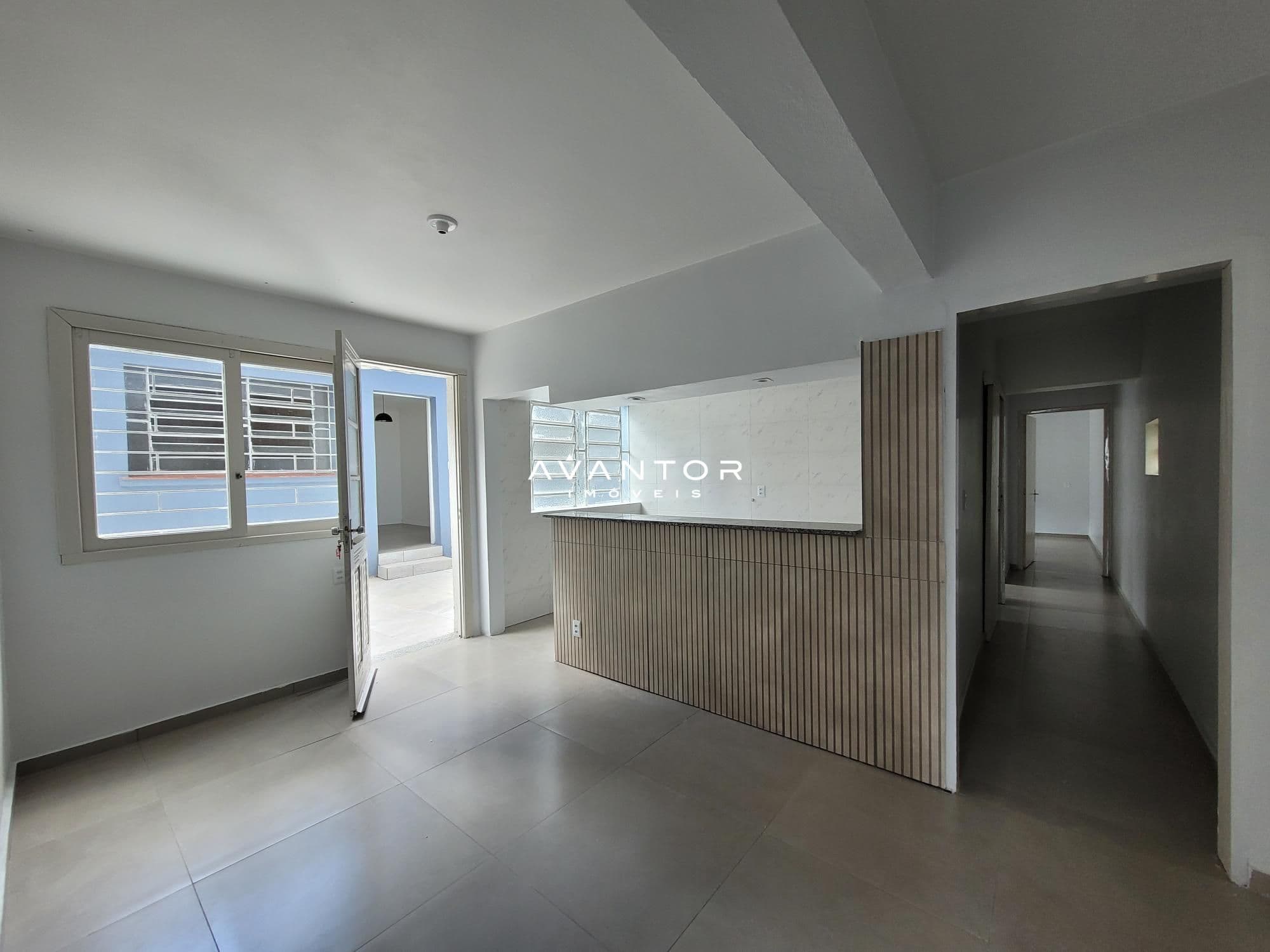 Sala integrada com sacada — Apartamento com 2 quartos à venda em Centro, Santa Maria/RS