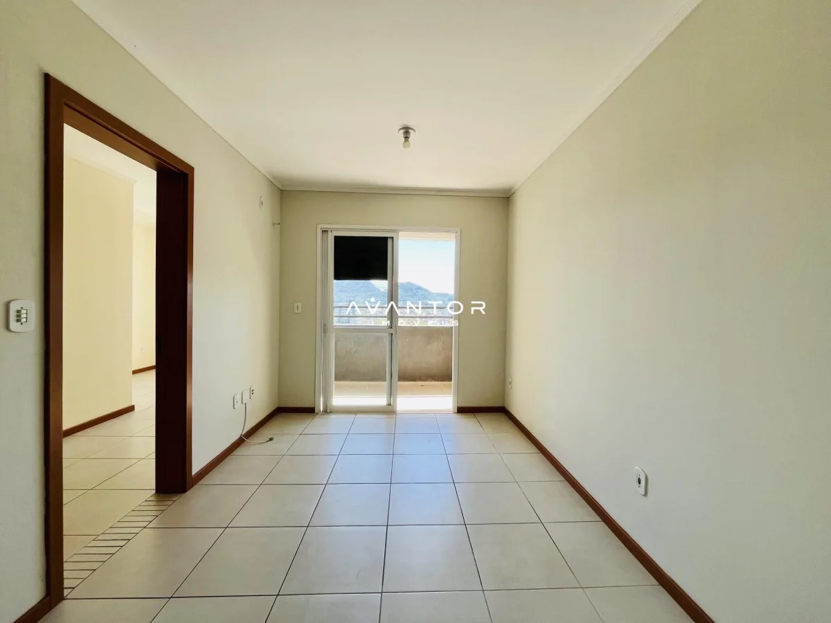 Sala com acesso à sacada — Edifício Cafarnaum, Centro, Santa Maria/RS
