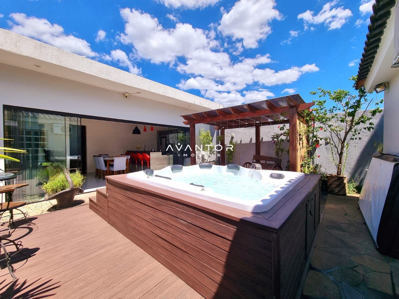 Área de lazer com piscina de hidromassagem — Casa com 3 quartos à venda em Camobi, Santa Maria/RS