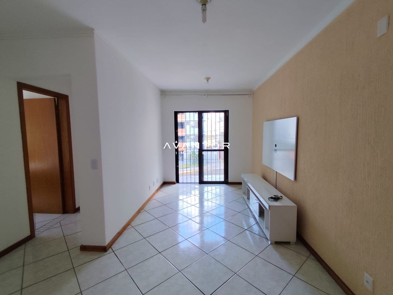 Sala de estar com sacada — Apartamento com 2 quartos à venda em Centro, Santa Maria/RS
