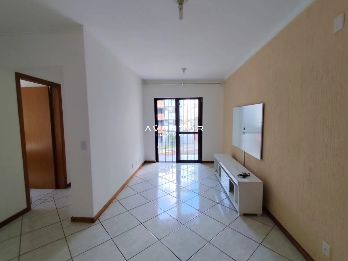 Sala de estar com sacada — Apartamento com 2 quartos à venda em Centro, Santa Maria/RS