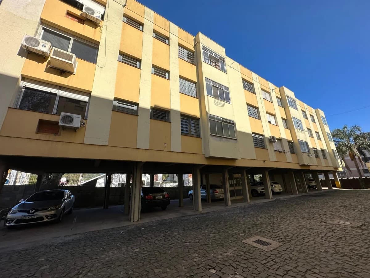 Apartamento reformado próximo a Fernando Ferrari — Residencial Bourbon, Centro, Santa Maria/RS