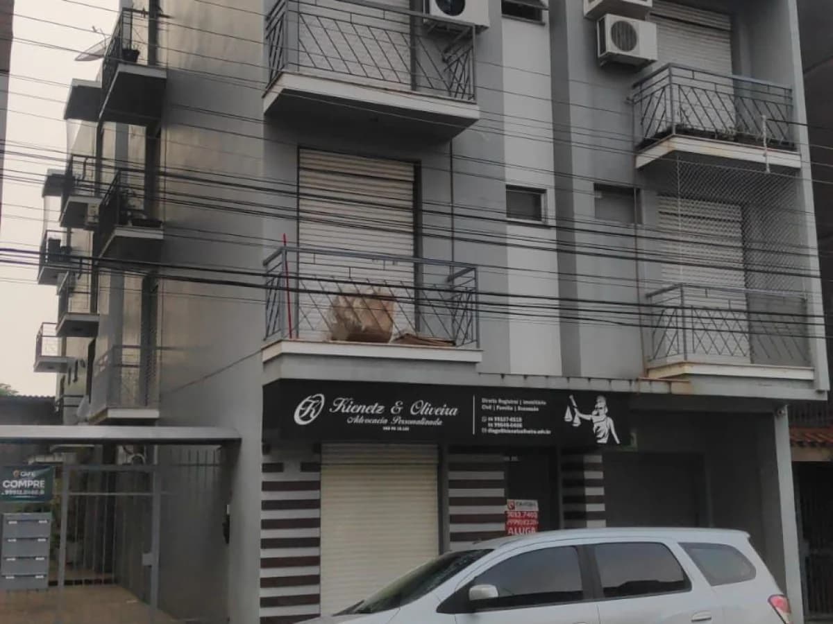 Apartamento com cozinha , área de serviço — Edifício Anisio Chaves, Centro, Santa Maria/RS